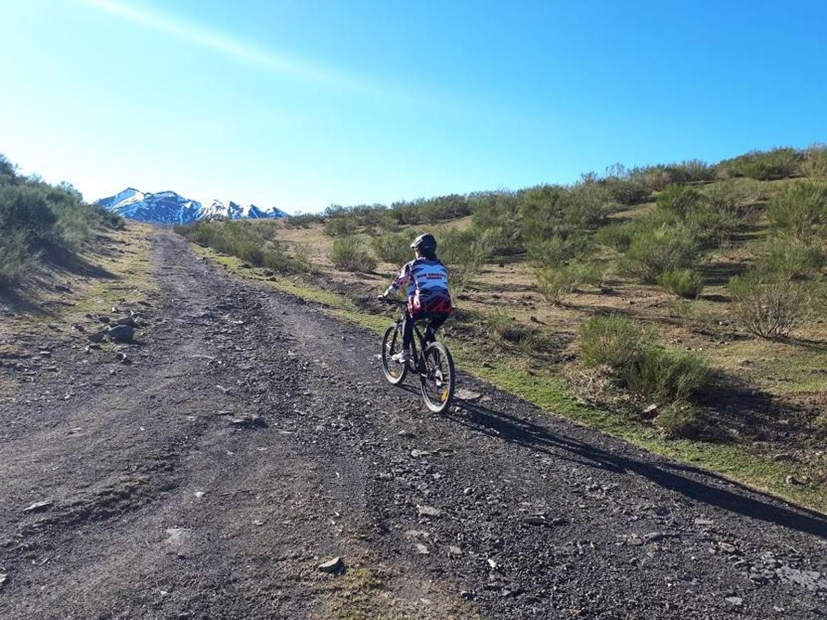 Fotos: El paisaje restaurado de Coto Bello a golpe de pedal