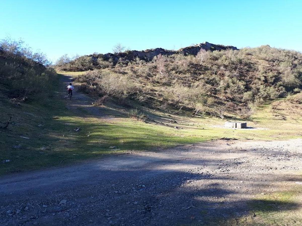 Fotos: El paisaje restaurado de Coto Bello a golpe de pedal