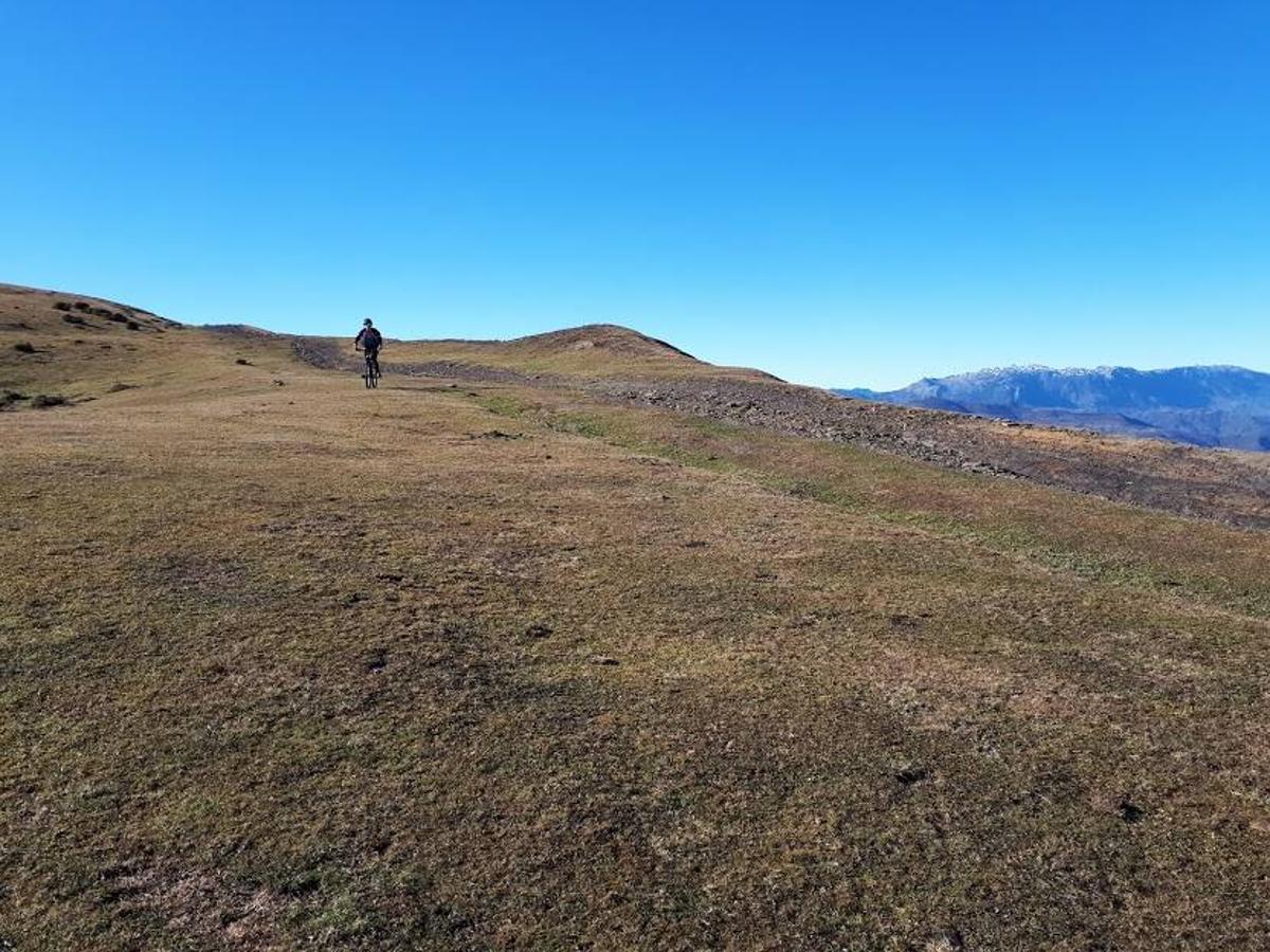 Fotos: El paisaje restaurado de Coto Bello a golpe de pedal