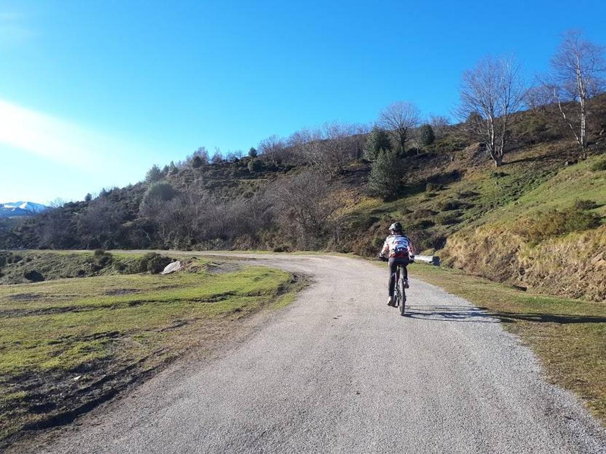 Fotos: El paisaje restaurado de Coto Bello a golpe de pedal