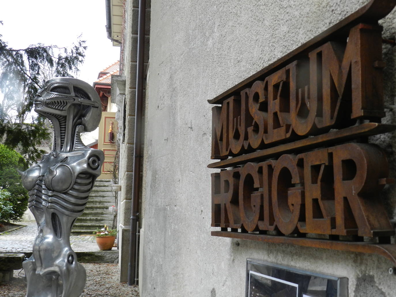 Museo de Alien / Museum HR Giger (Gruyères, Suiza) | En él se aloja la colección de H. R Giger, creador de Alien, que le valió al artista suizo un premio de la Academia.