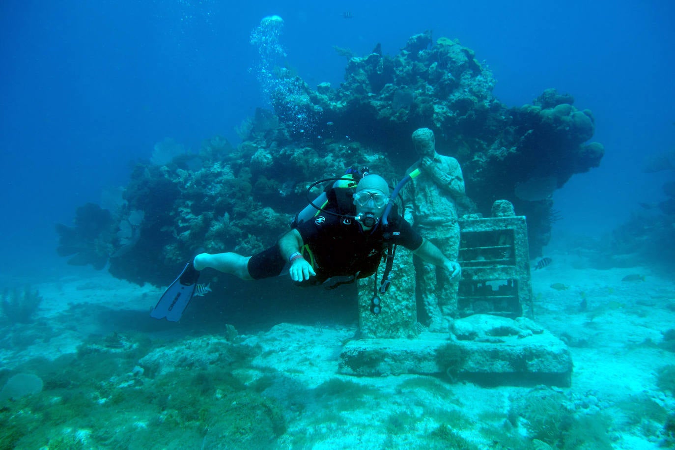 Museo Subacuático de Arte (MUSA) | Fue fundado en 2009 y se ubica bajo el mar Caribe mexicano, en las aguas que rodean Cancún, Isla Mujeres y Punta Nizuc.