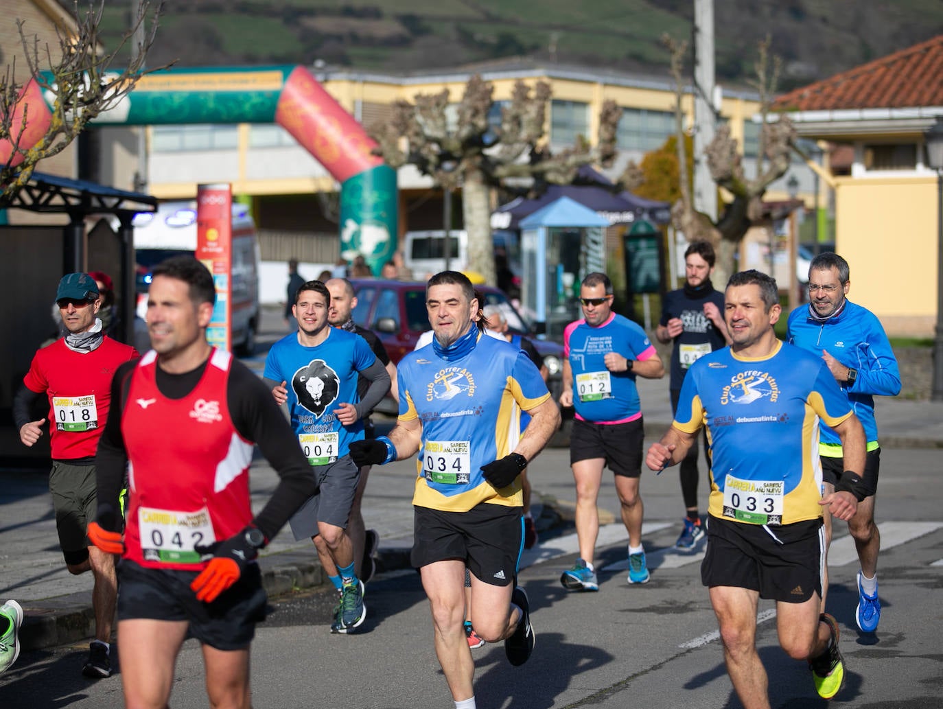 La localidad de Vega de Sariego acogió una carrera popular de siete kilómetros. 