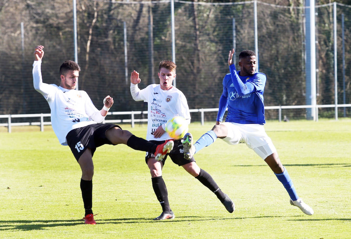 El conjunto azul mostró una de sus versiones más erráticas y cayó con claridad en El Requexón. 