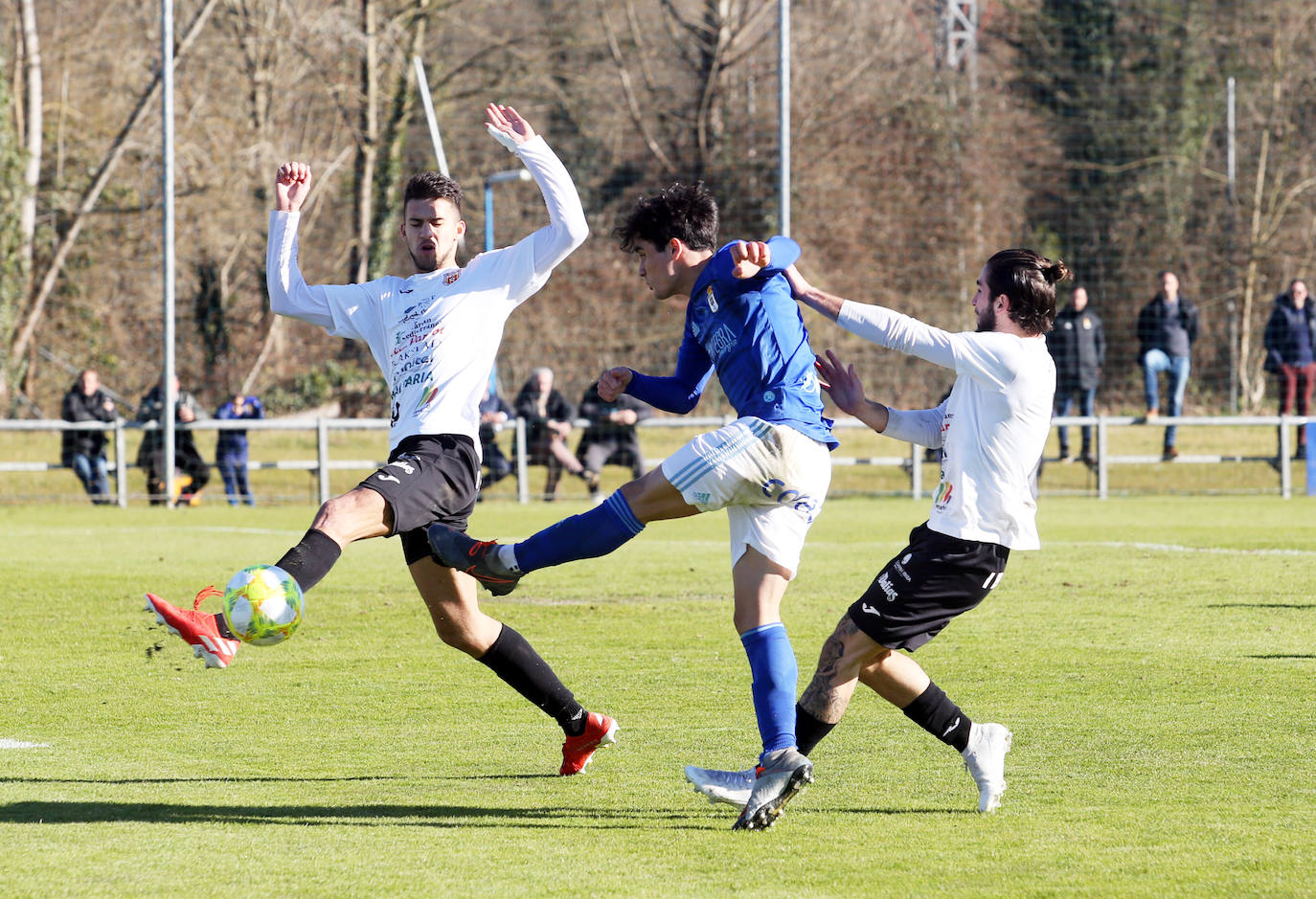 El conjunto azul mostró una de sus versiones más erráticas y cayó con claridad en El Requexón. 