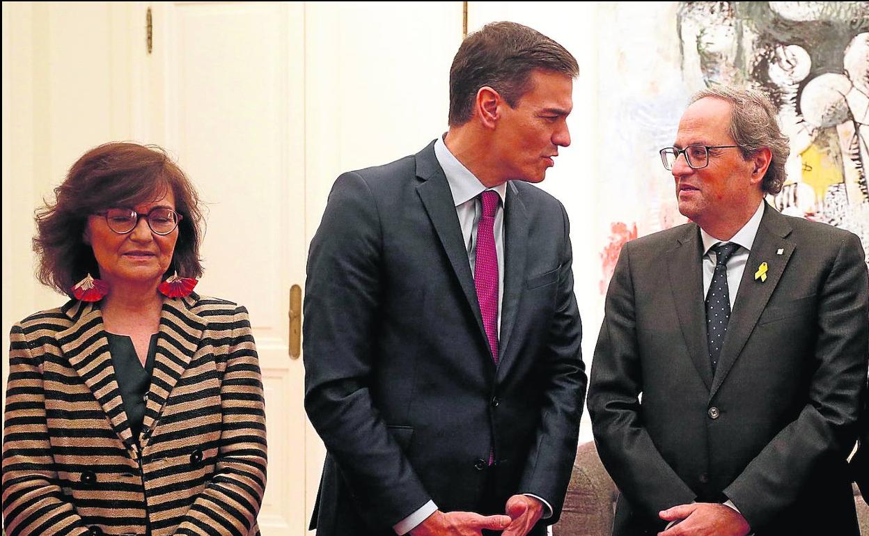 Sánchez completa el Gobierno y se reserva el control de la negociación con la Generalitat