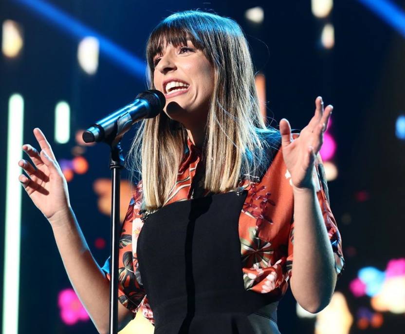 Maialen tiene 25 años y es de Pamplona, sorprendió en la Gala 0 con su versión del tema 'Nuestra canción'. Se presentó a OT 2020 como Chica Sobresalto, un proyecto musical con el que ha publicado un disco y ha hecho. 