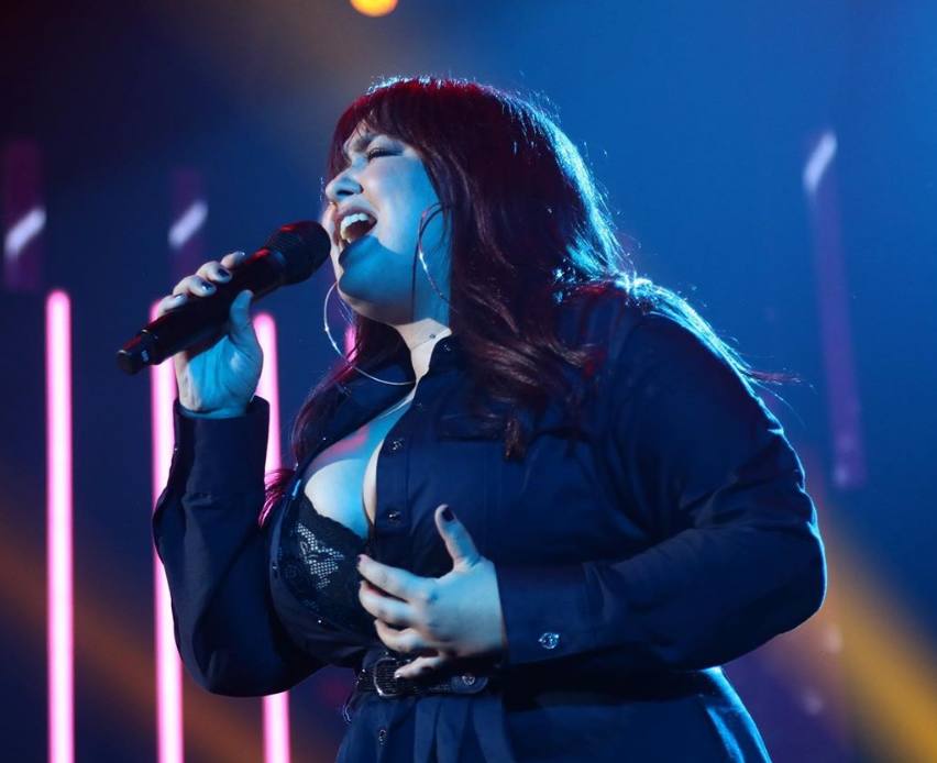 Ariadna, una de las más jóvenes de esta edición, con solo 18 años, es de Sant Joan Despí (Barcelona) y vive en Madrid. Realizó actuaciones como solista y también ha cantado en fiestas populares. Toca el piano y tiene algunos temas propios.