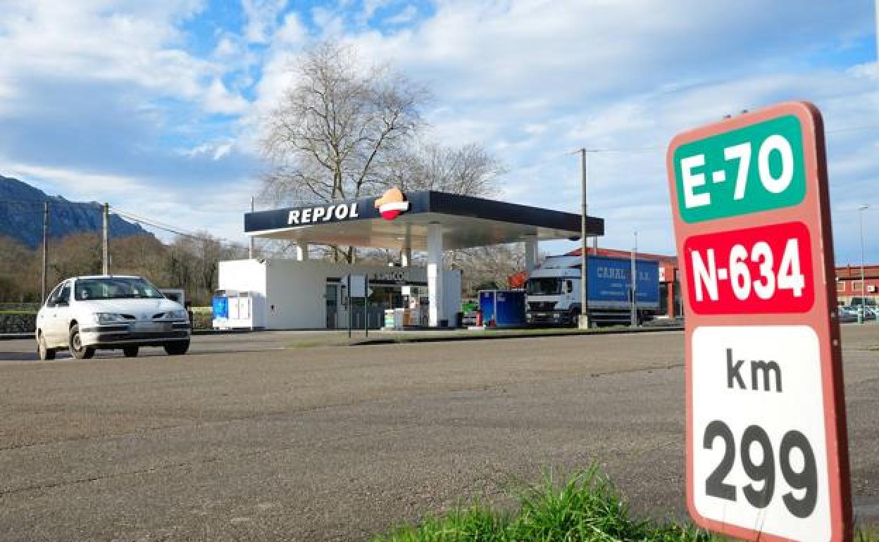 La gasolinera asaltada en San Roque del Acebal.