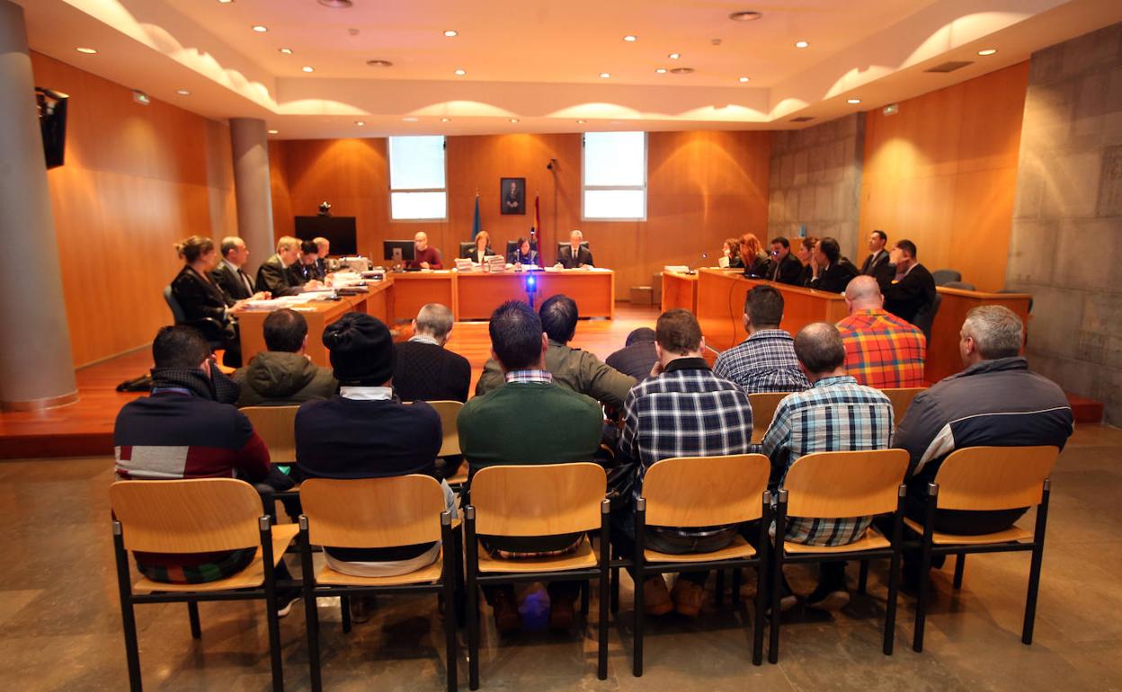 Los acusados, en el banquillo