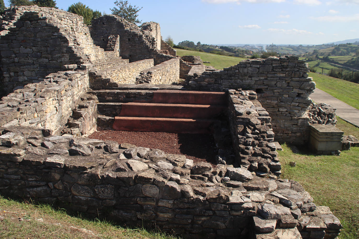 Imágenes reunidas en el concurso Arqueofoto realizado por los museos arqueológicos de Gijón con la colaboración de EL COMERCIO para difundir el patrimonio de la ciudad.