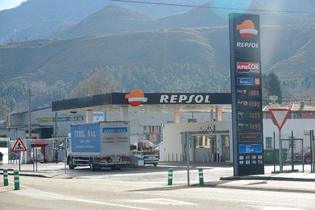 Atracan a punta de cuchillo la gasolinera de San Roque y se llevan mil euros