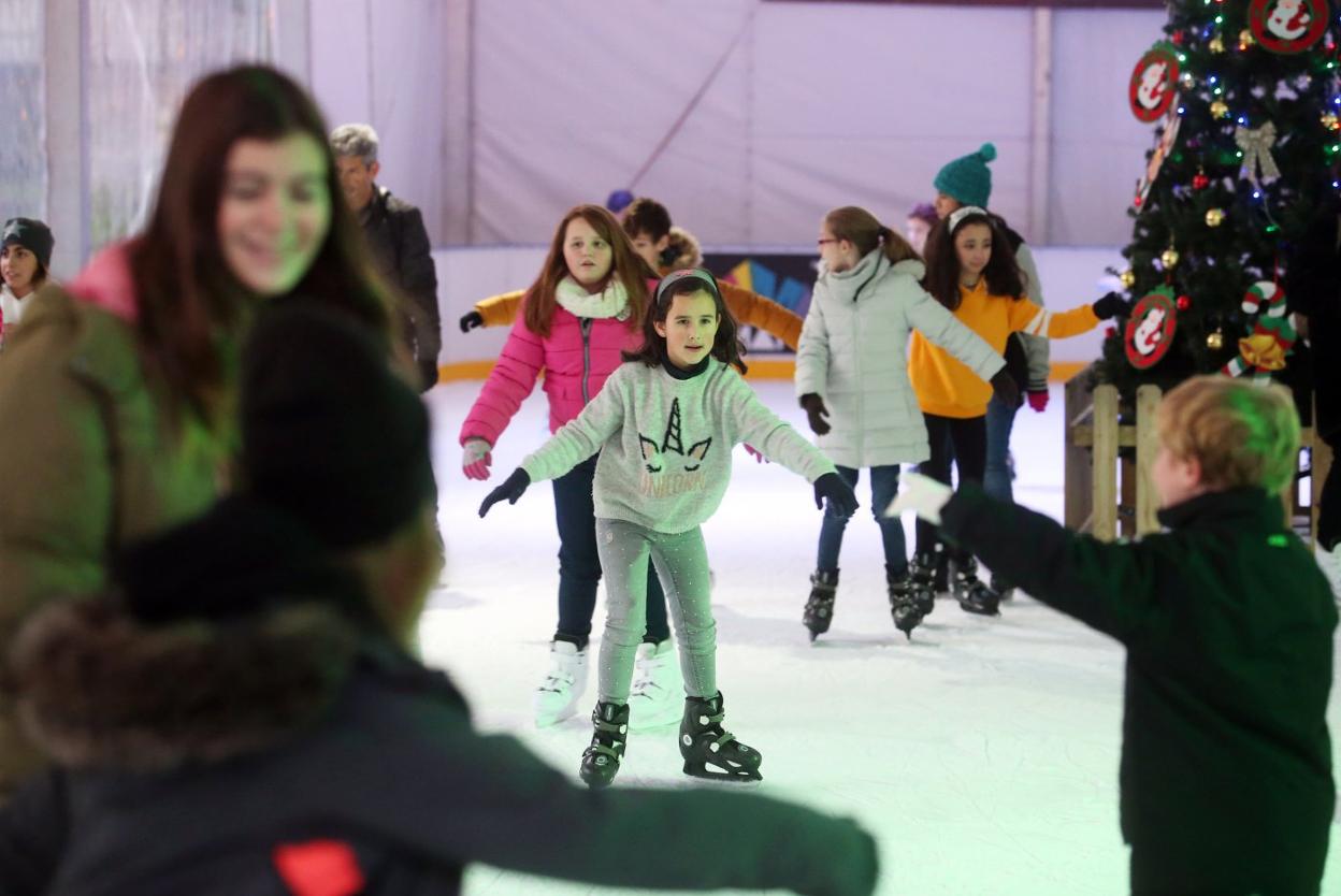La pista de patinaje tuvo gran aceptación de público. 
