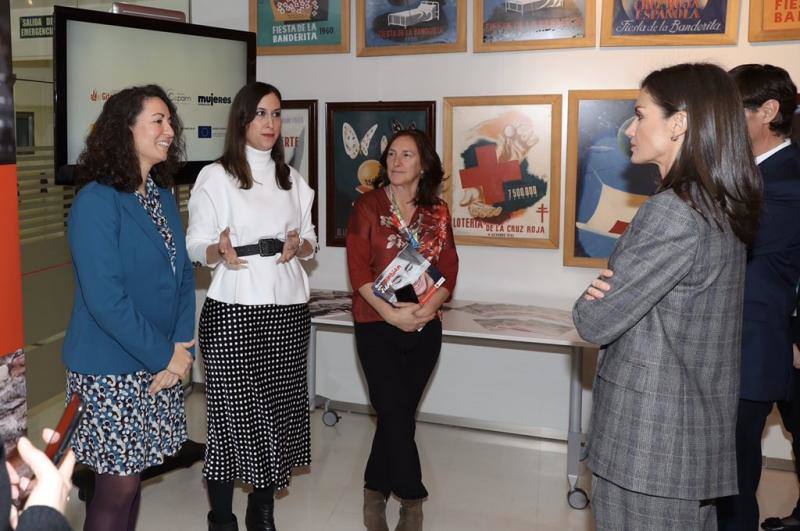 Cruz Roja Española ha organizado una jornada sobre violencia machista, en la que la reina Letizia ha podido conocer el trabajo que se realiza en la 'Casa Malva' de Gijón. 