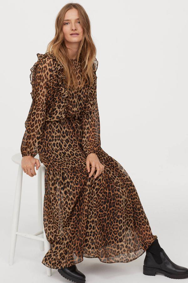 Vestido largo con volantes y estampado de leopardo, (39,99 euros).