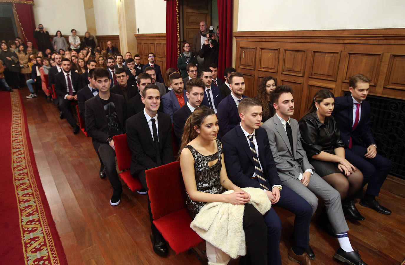 El rector de la Universidad de Oviedo, Santiago García Granda, presidió el acto académico en el Paraninfo del Edificio Histórico