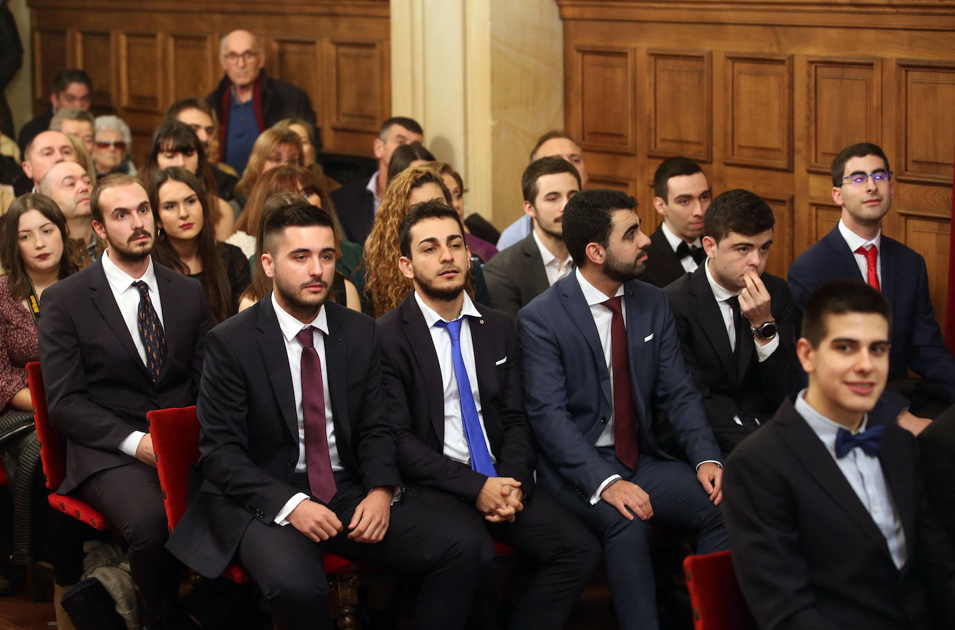 El rector de la Universidad de Oviedo, Santiago García Granda, presidió el acto académico en el Paraninfo del Edificio Histórico