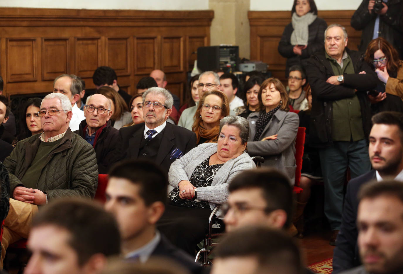 El rector de la Universidad de Oviedo, Santiago García Granda, presidió el acto académico en el Paraninfo del Edificio Histórico