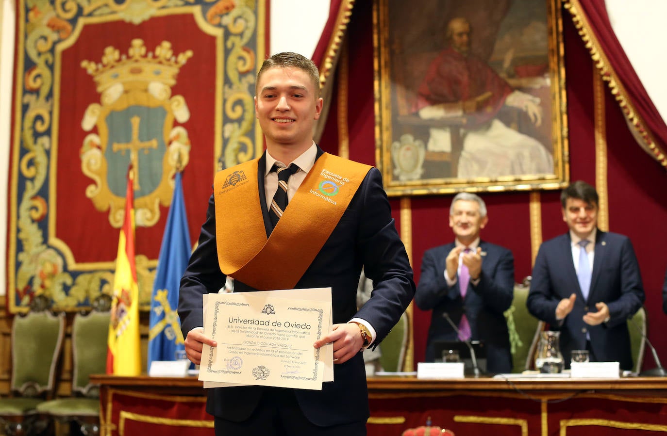 El rector de la Universidad de Oviedo, Santiago García Granda, presidió el acto académico en el Paraninfo del Edificio Histórico