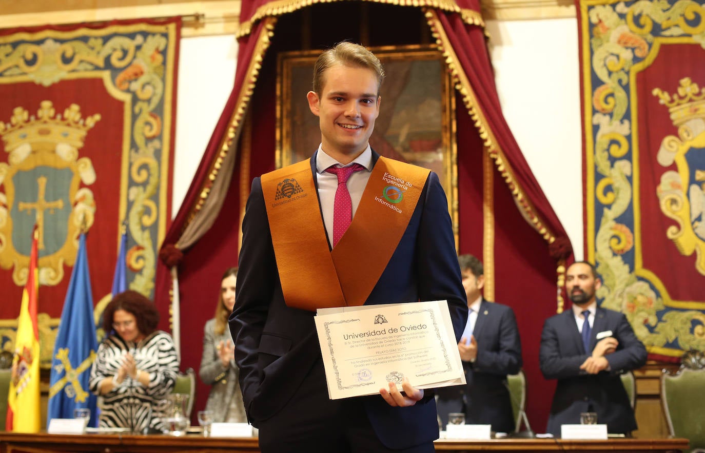 El rector de la Universidad de Oviedo, Santiago García Granda, presidió el acto académico en el Paraninfo del Edificio Histórico