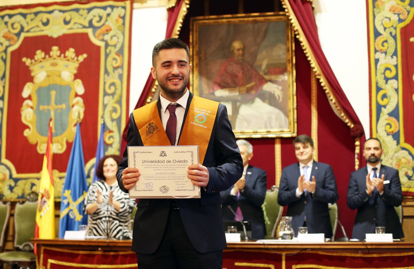 El rector de la Universidad de Oviedo, Santiago García Granda, presidió el acto académico en el Paraninfo del Edificio Histórico