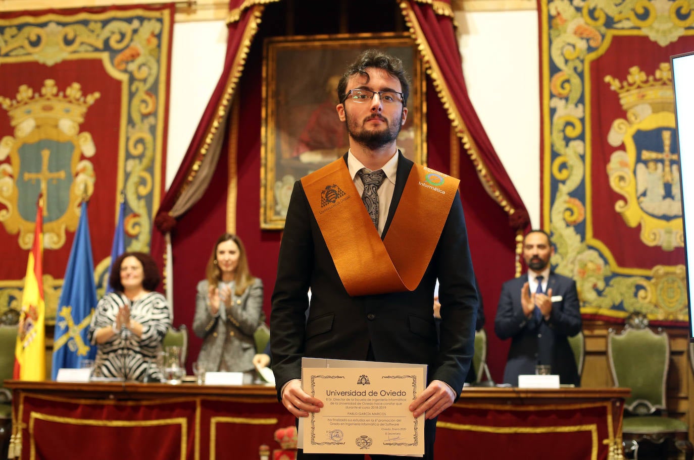 El rector de la Universidad de Oviedo, Santiago García Granda, presidió el acto académico en el Paraninfo del Edificio Histórico