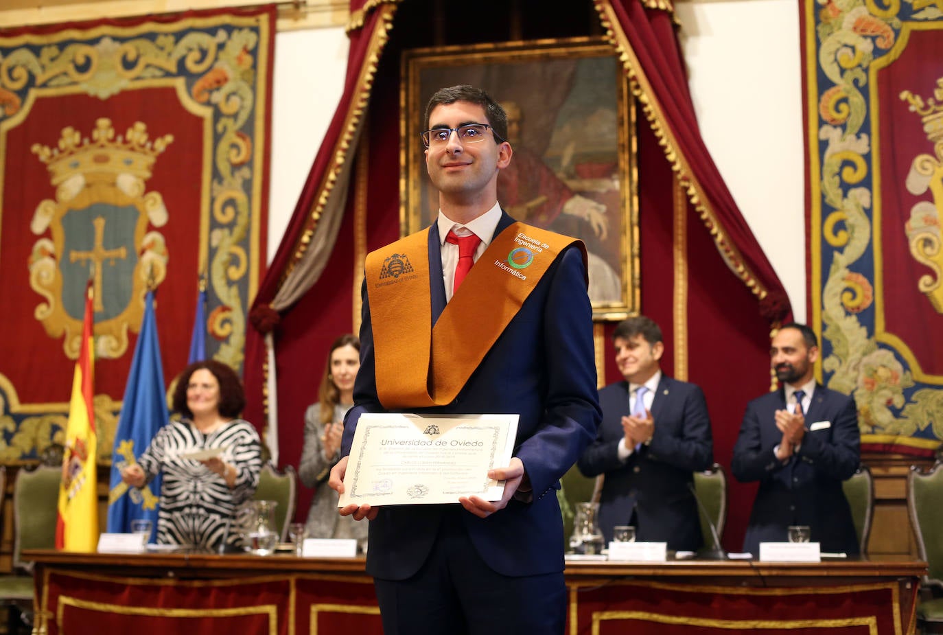 El rector de la Universidad de Oviedo, Santiago García Granda, presidió el acto académico en el Paraninfo del Edificio Histórico