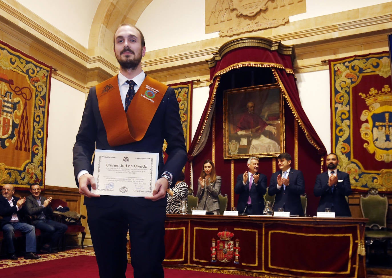 El rector de la Universidad de Oviedo, Santiago García Granda, presidió el acto académico en el Paraninfo del Edificio Histórico