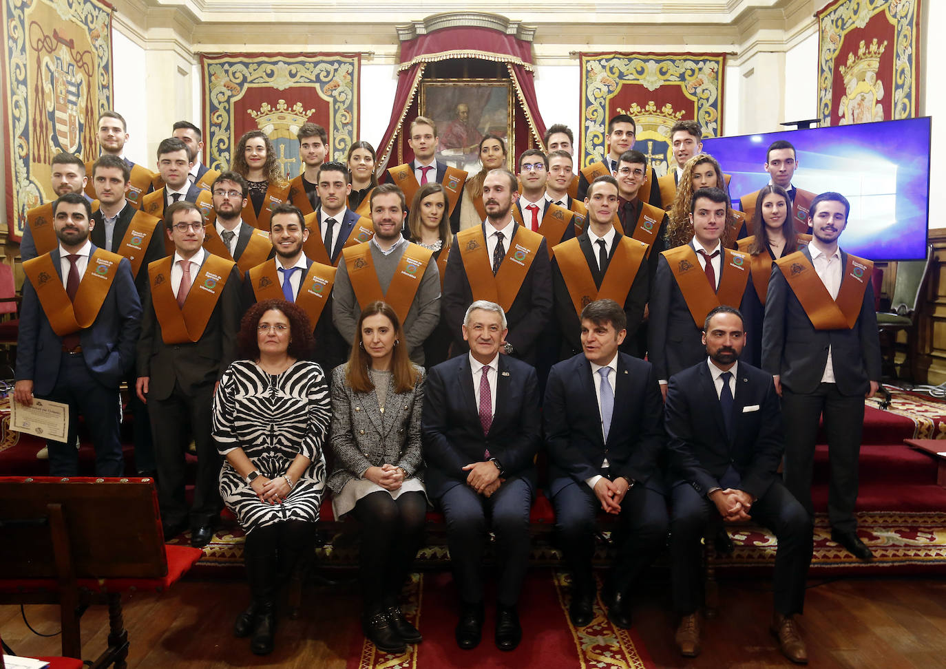 El rector de la Universidad de Oviedo, Santiago García Granda, presidió el acto académico en el Paraninfo del Edificio Histórico