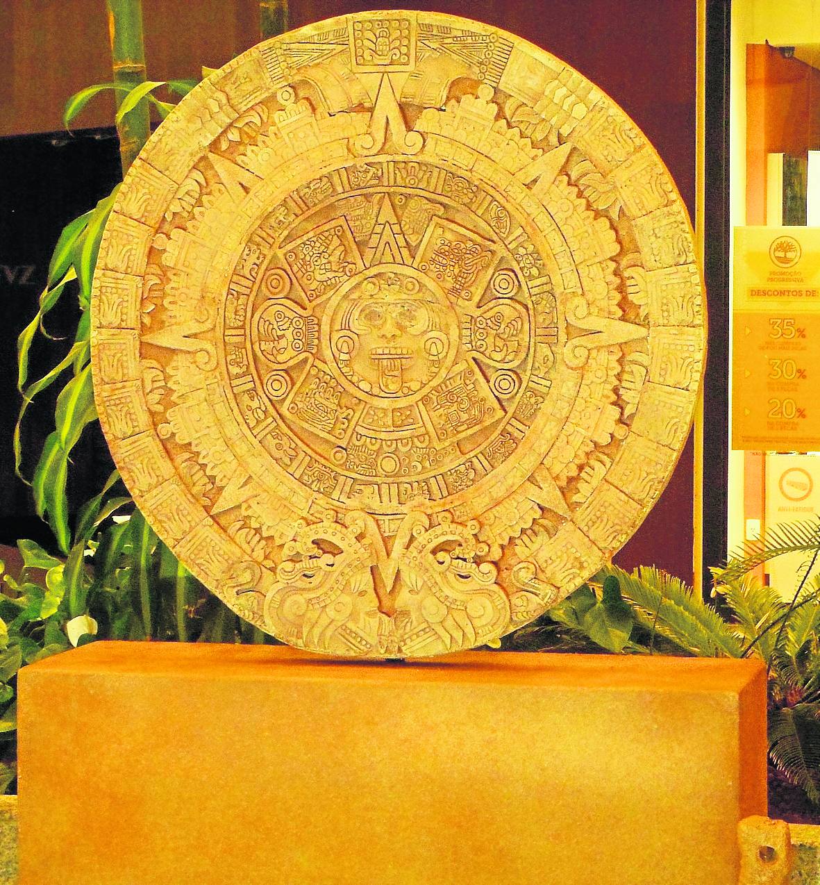 Piedra del Sol. Azteca. Los aztecas basaban su religión en el culto al sol. Creían que habían existido cuatro soles sucesivos, asociado, cada uno, a una raza humana.