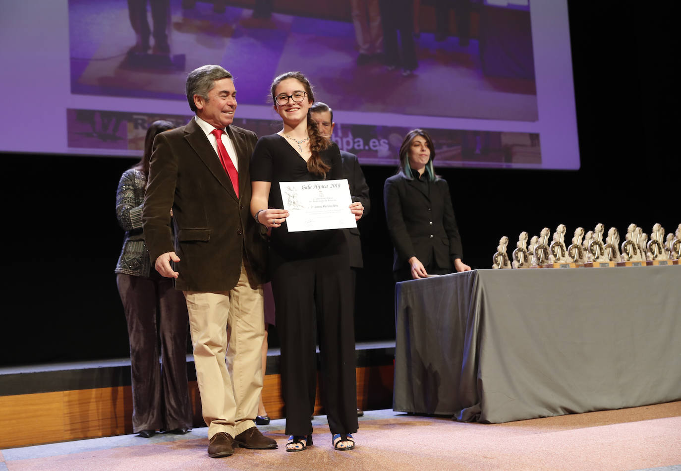 La Federación Hípica del Principado de Asturias organizó la Gala Hípica que sirvió para homenajear a los deportistas destacados en el año 2019 en el Auditorio de la Laboral Ciudad de la Cultura