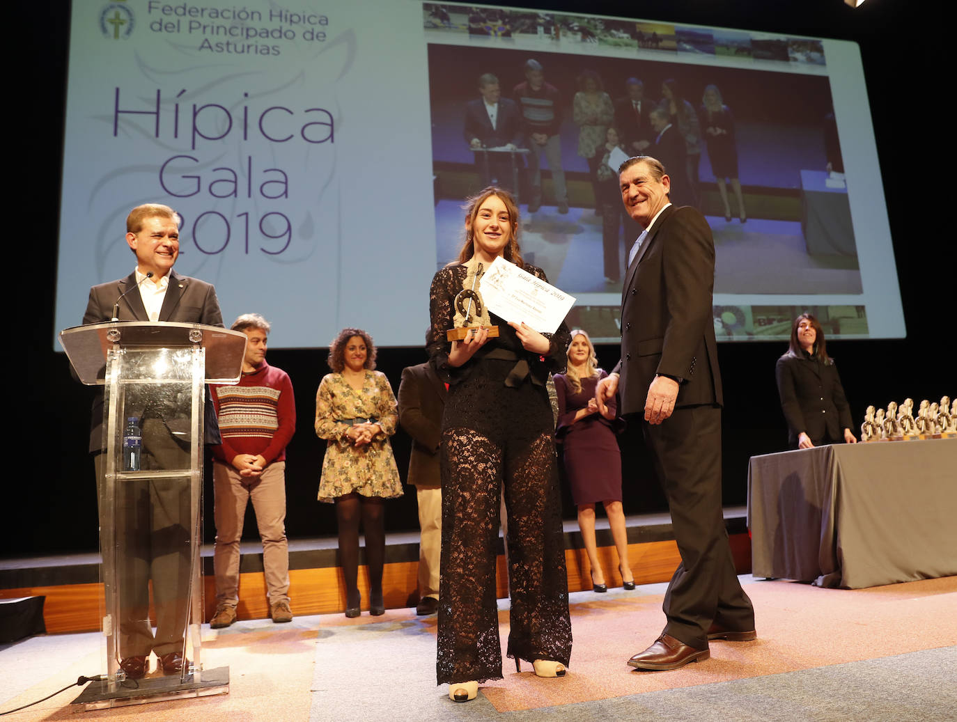 La Federación Hípica del Principado de Asturias organizó la Gala Hípica que sirvió para homenajear a los deportistas destacados en el año 2019 en el Auditorio de la Laboral Ciudad de la Cultura
