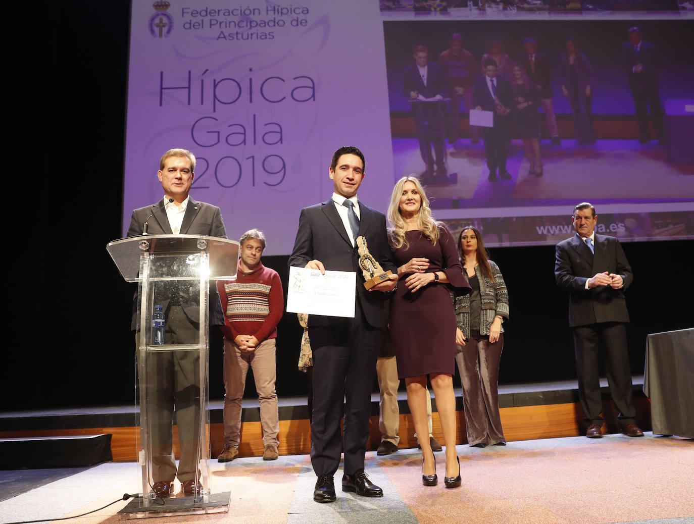 La Federación Hípica del Principado de Asturias organizó la Gala Hípica que sirvió para homenajear a los deportistas destacados en el año 2019 en el Auditorio de la Laboral Ciudad de la Cultura