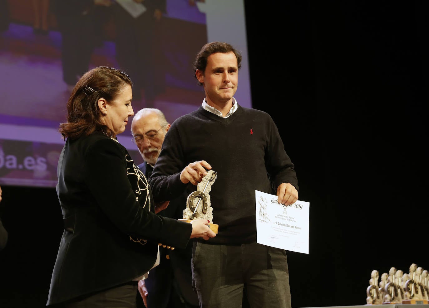 La Federación Hípica del Principado de Asturias organizó la Gala Hípica que sirvió para homenajear a los deportistas destacados en el año 2019 en el Auditorio de la Laboral Ciudad de la Cultura