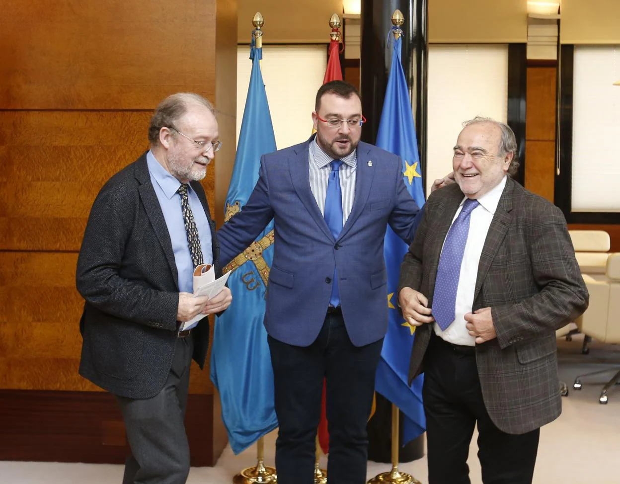 Tolivar, Barbón y Bobes, en la sede de Presidencia. 