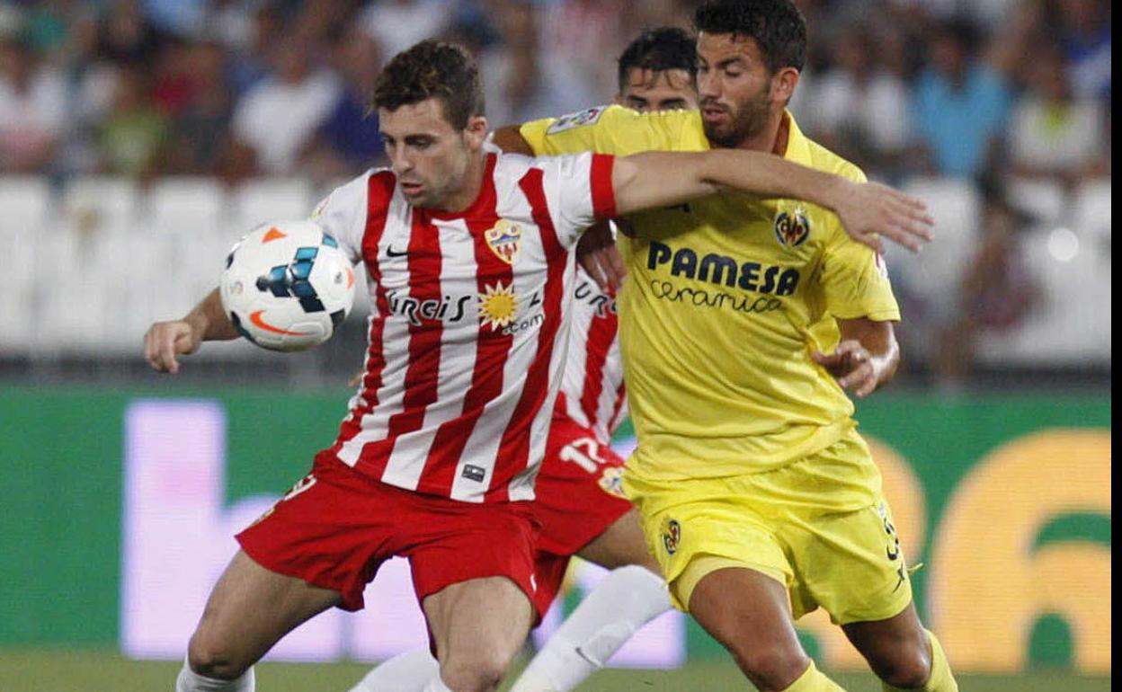 Rodri, en su etapa en el Almería, a la izquierda