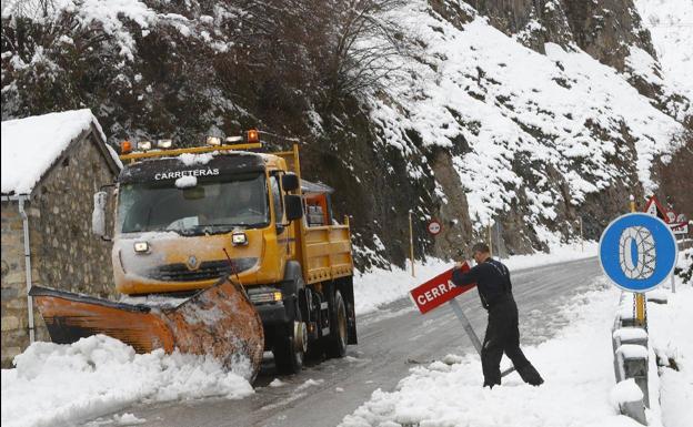 Las máquinas quitanieves ya están preparadas para hacer frente a las nevadas