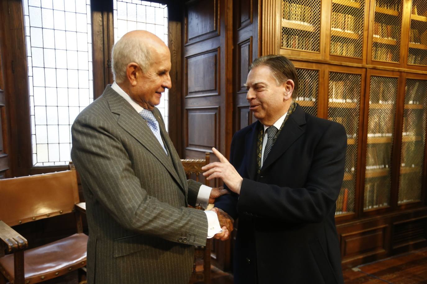 El empresario asturmexicano ensalzó el papel de las universidades públicas en un acto celebrado en la biblioteca del edificio histórico de la Universidad de Oviedo. 