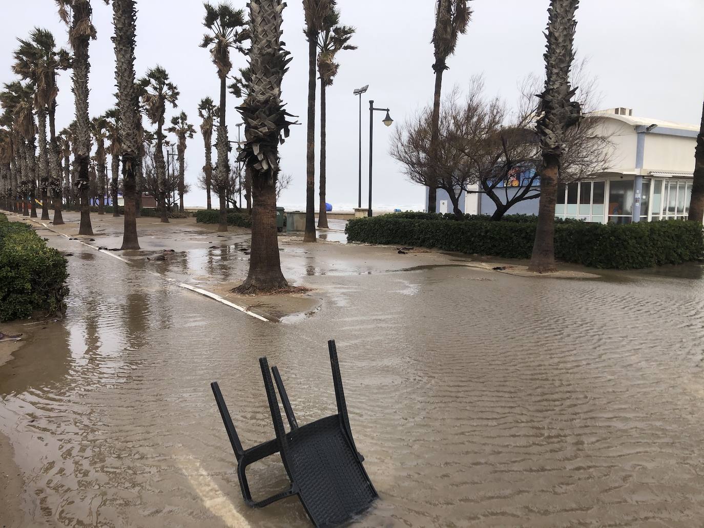 El mediterráneo sufre el envite de 'Gloria', la borrasca que ha marcado récords con olas de más de 10 metros.