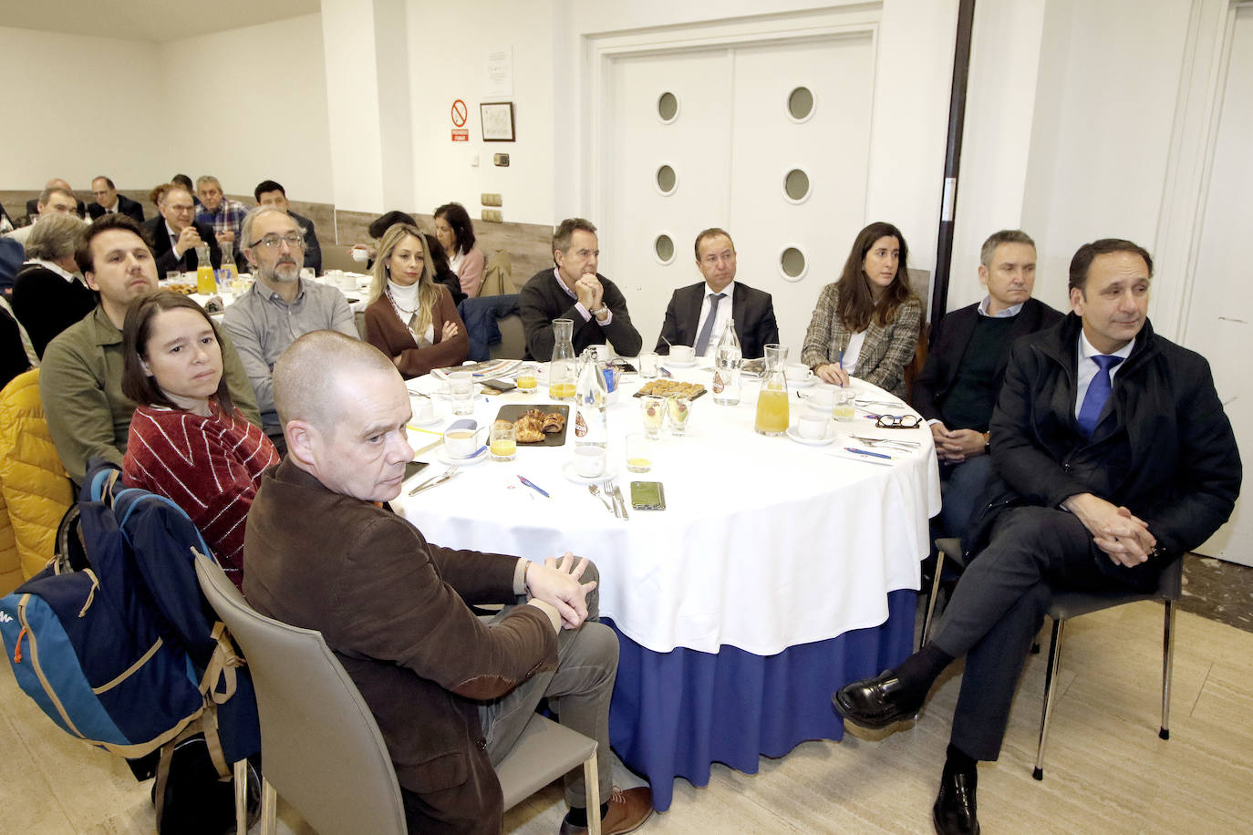 El Fórum de EL COMERCIO ha reunido a los concejales de Gijón, Oviedo y Avilés, Aurelio Martín, Ignacio Cuesta y Pelayo García, quienes han aportado las diferentes visiones asturianas sobre 'El futuro de la movilidad en las ciudades asturianas'. 