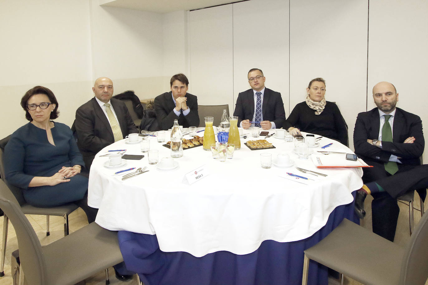 El Fórum de EL COMERCIO ha reunido a los concejales de Gijón, Oviedo y Avilés, Aurelio Martín, Ignacio Cuesta y Pelayo García, quienes han aportado las diferentes visiones asturianas sobre 'El futuro de la movilidad en las ciudades asturianas'. 