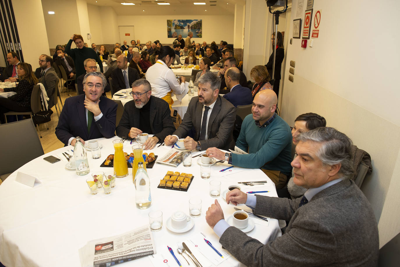 El Fórum de EL COMERCIO ha reunido a los concejales de Gijón, Oviedo y Avilés, Aurelio Martín, Ignacio Cuesta y Pelayo García, quienes han aportado las diferentes visiones asturianas sobre 'El futuro de la movilidad en las ciudades asturianas'. 