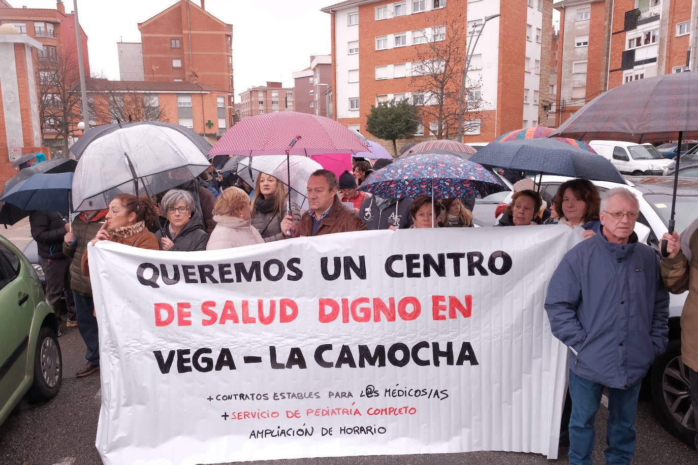 Fotos: Cerca de 200 personas piden más recursos para los centros de salud asturianos