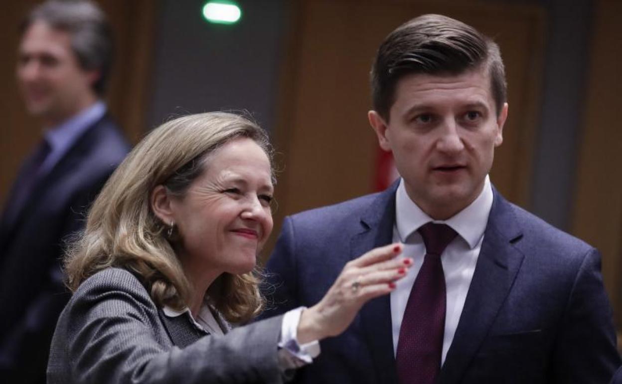 La vicepresidenta Nadia Calviño junto al ministro de Finanzas croata, Zdravko Maric.