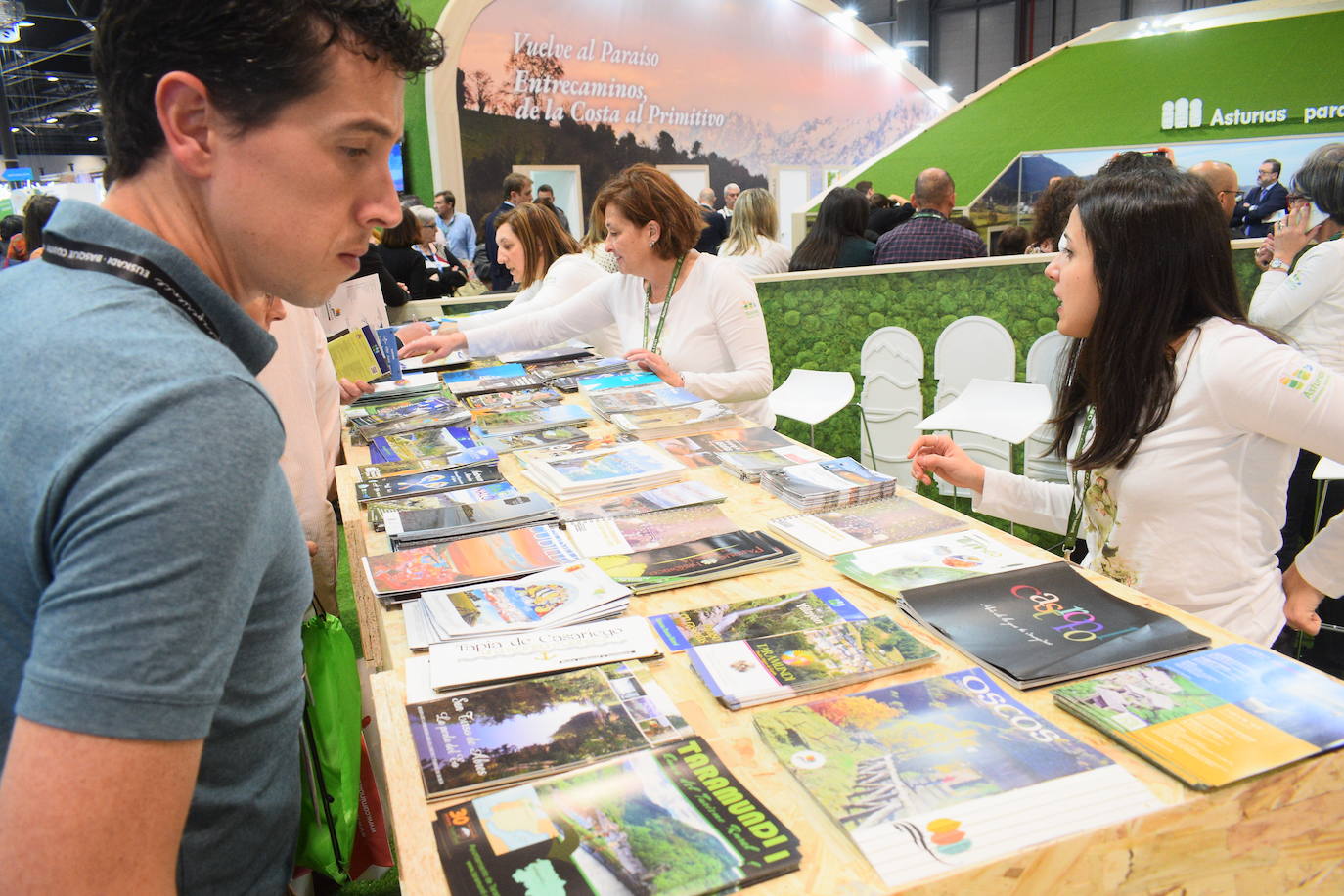 Doña Letizia abre la 40 edición de la mayor feria turística del mundo en la que Asturias estrena pabellón