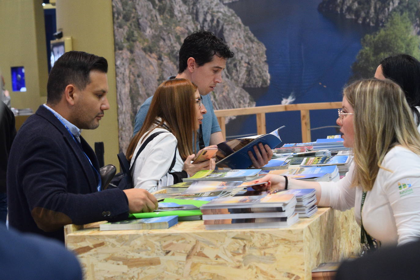 Doña Letizia abre la 40 edición de la mayor feria turística del mundo en la que Asturias estrena pabellón