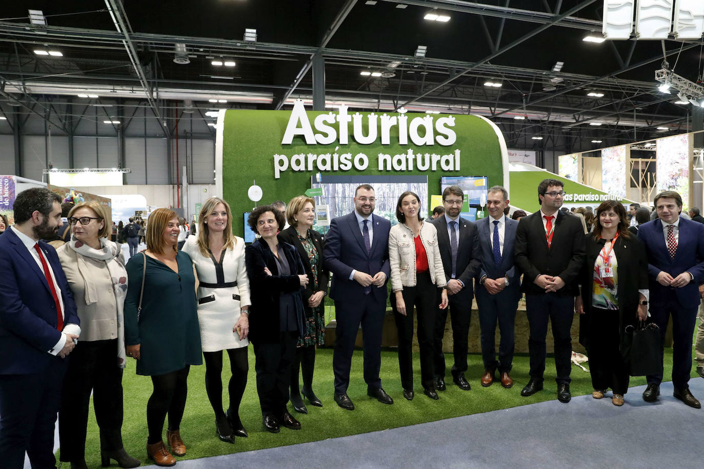 El presidente regional, Adrián Barbón, ha presidido el acto institucional acompañado de miembros del Ejecutivo autonómico. 