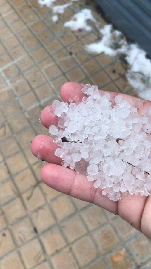 El temporal amaina tras dejar a su paso todo el litoral destrozado y lluvias de 800 litros, granizadas cerca del mar, desbordamiento de ríos, olas de hasta ocho metros, nevadas copiosas de casi 90 centímetros de espesor, rescates, pueblos aislados...