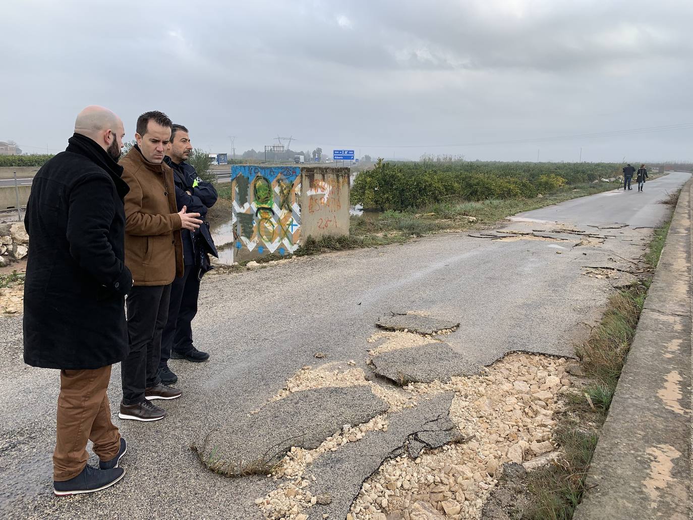 El temporal amaina tras dejar a su paso todo el litoral destrozado y lluvias de 800 litros, granizadas cerca del mar, desbordamiento de ríos, olas de hasta ocho metros, nevadas copiosas de casi 90 centímetros de espesor, rescates, pueblos aislados...