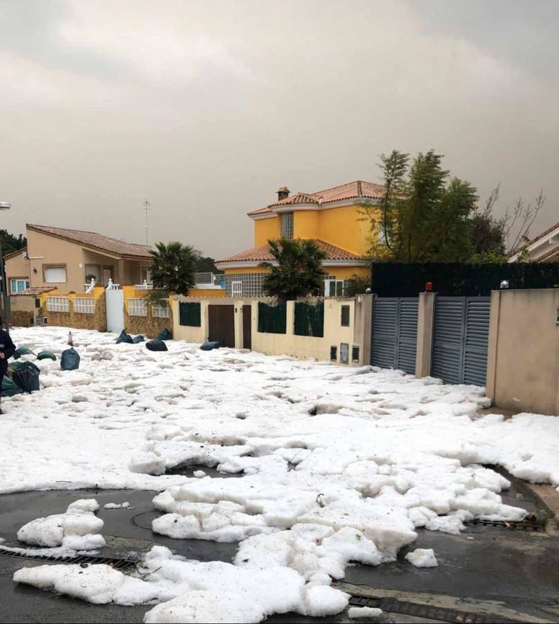 El temporal amaina tras dejar a su paso todo el litoral destrozado y lluvias de 800 litros, granizadas cerca del mar, desbordamiento de ríos, olas de hasta ocho metros, nevadas copiosas de casi 90 centímetros de espesor, rescates, pueblos aislados...